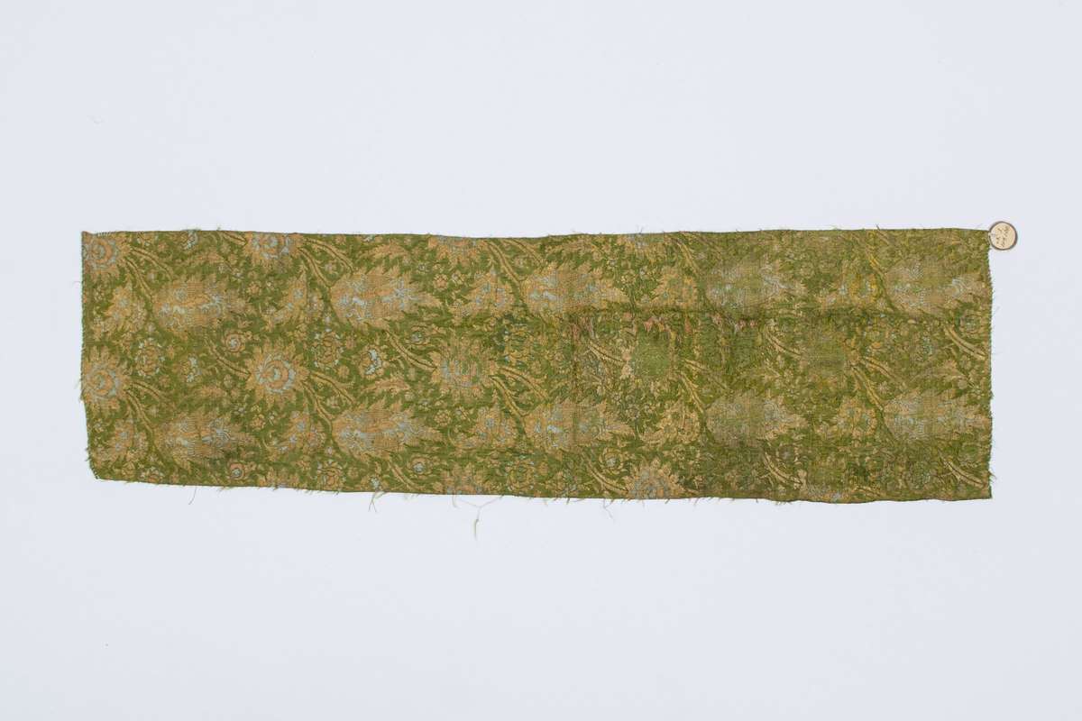 Fragment tkaniny perskiej - bok ornatu